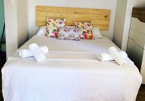 1 habitación, tabla de planchar con plancha, wifi gratis y ropa de cama 