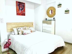 1 soverom, strykejern/-brett, wi-fi (inkludert) og sengetøy