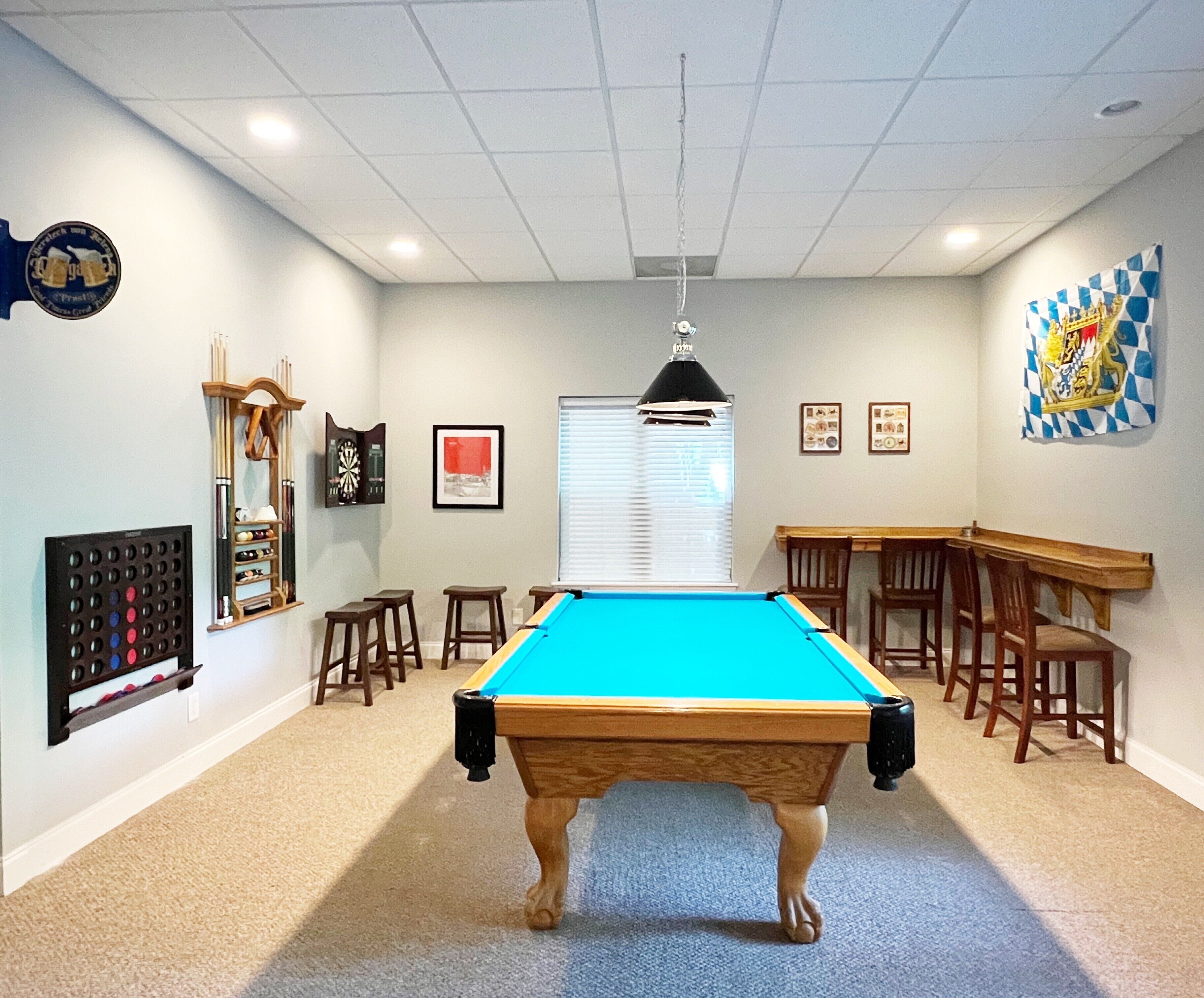 Oktoberfest Meet up! Pool Table, Game Room, Sleeps 10!🎱