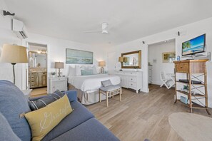 1 bedroom, iron/ironing board, free WiFi, bed sheets - Breathtaking Views - Romantic Honeymoon Suite - Jensen's "On the Gulf" 4 (Captiva)