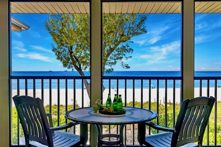 Outdoor dining. Breathtaking Views - Romantic Honeymoon Suite - Jensen's "On the Gulf" 4