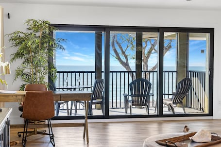 Interior. Dramatic Gulf View Penthouse - Casual Lux Décor - Jensen's “On the Gulf” - Suite 5