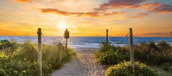 Historic PO Cottage Garden Suite Steps to Beach - Casual Lux Décor - Jensen's "On the Gulf" 6