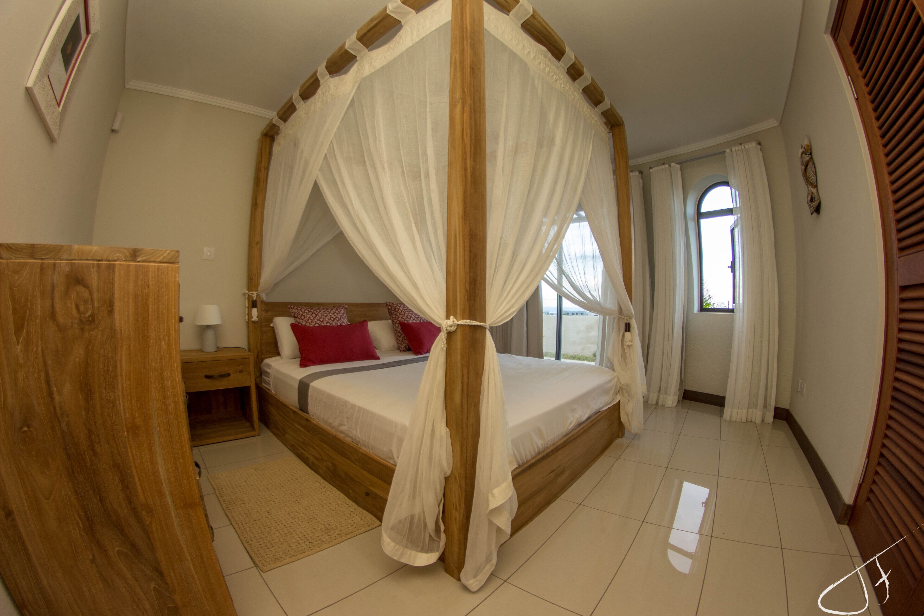 3 室のベッドルーム、アイロン / アイロン台、WiFi (無料)、ベッドシーツ