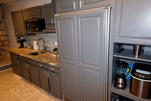 雪櫃、微波爐、焗爐、爐具