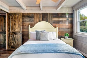 3 habitaciones, tabla de planchar con plancha y cuna de viaje 