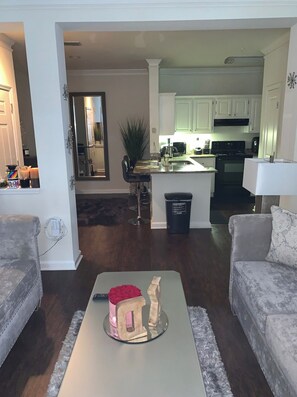 Living area - Chic & Comfy (Atlanta)
