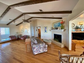 Televisio, pöytäjalkapallopöytä