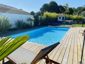 Een verwarmd zwembad