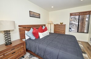 1 bedroom, WiFi, bed sheets - St Anton Condos #79 (1-Bedroom) with Pool by RedAwning (Mammoth Lakes)