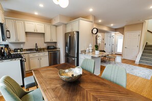 ثلاجة، ميكروويف، فرن، موقد طهي �مسطح