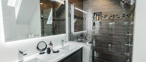 Combined shower/bathtub, hair dryer, towels, soap