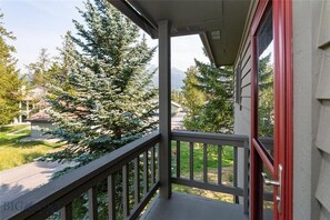 Property grounds - Relax in beautiful Big Sky located just minutes from skiing and Town Square! (Big Sky)