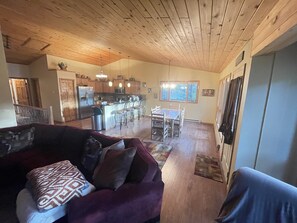 TV connectée, cheminée, lecteur de DVD