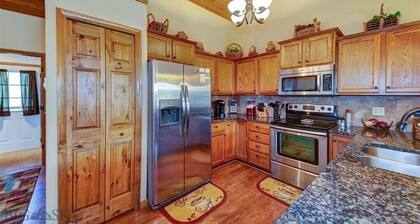 Relax in beautiful Big Sky located just minutes from skiing and Town Square!