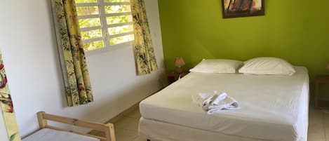 1 dormitorio, tabla de planchar con plancha, wifi gratis y ropa de cama