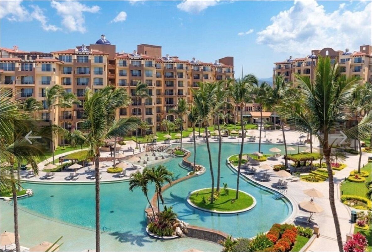 Utendørsbasseng og et oppvarmet basseng