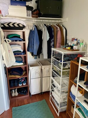 1 bedroom, desk, free WiFi, bed sheets