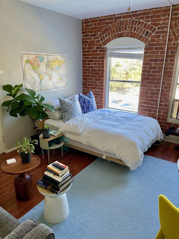 1 bedroom, desk, free WiFi, bed sheets