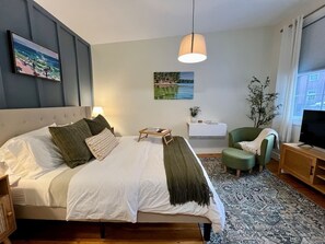 Desk, iron/ironing board, free WiFi, bed sheets - Location, location! Prime-  West End Studio. Walkable to entire city! (Portland)