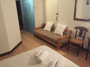 Iron/ironing board, WiFi, bed sheets - Waterfront Studio (sainte anne)