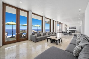 Smart TV, chimenea, estéreo, oficina