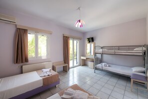 Quadruple Room - Surf Hotel (Lefkada)