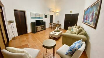 Smart TV, books, stereo