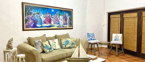 Smart TV, books, stereo