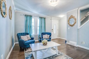 Interior - Capitol Hill and Downtown DC townhouse for long-term and short term stay  (Washington)