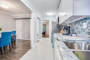 Private kitchen - Capitol Hill and Downtown DC townhouse for long-term and short term stay  (Washington)