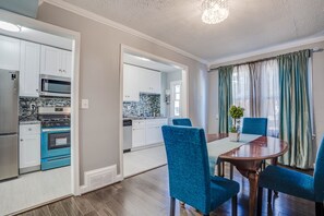 Private kitchen - Capitol Hill and Downtown DC townhouse for long-term and short term stay  (Washington)