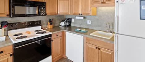 Réfrigérateur, micro-ondes, four, plaque de cuisson