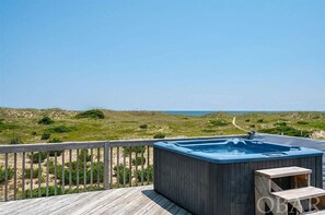 Bañera de hidromasaje al aire libre