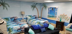 Interior - Medley Manor Resort Weekday Special! Sun-Friday. (East Peoria)