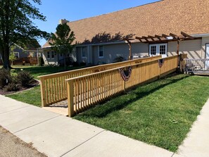 Property grounds - Medley Manor Resort Weekday Special! Sun-Friday. (East Peoria)