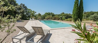 Mountainside 5 bed villa with 6m by 12m swimming pool in the Luberon Valley.