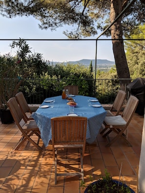 Outdoor dining