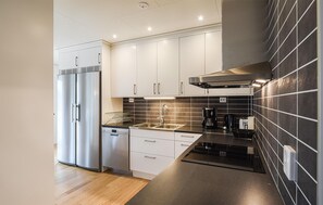 Fridge, stovetop, dishwasher, coffee/tea maker - Stunning home in Svanskog with sauna (Svanskog)