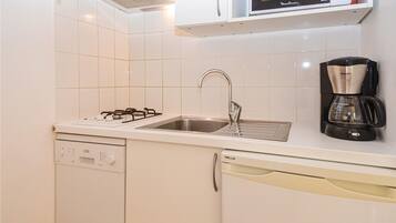 Geladeira, cooktop, lava-louças, cafeteira/chaleira