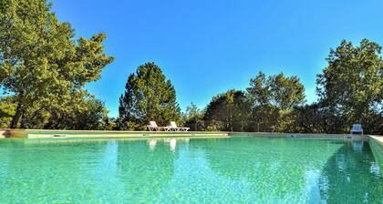 Awesome home in Mejannes le Clap