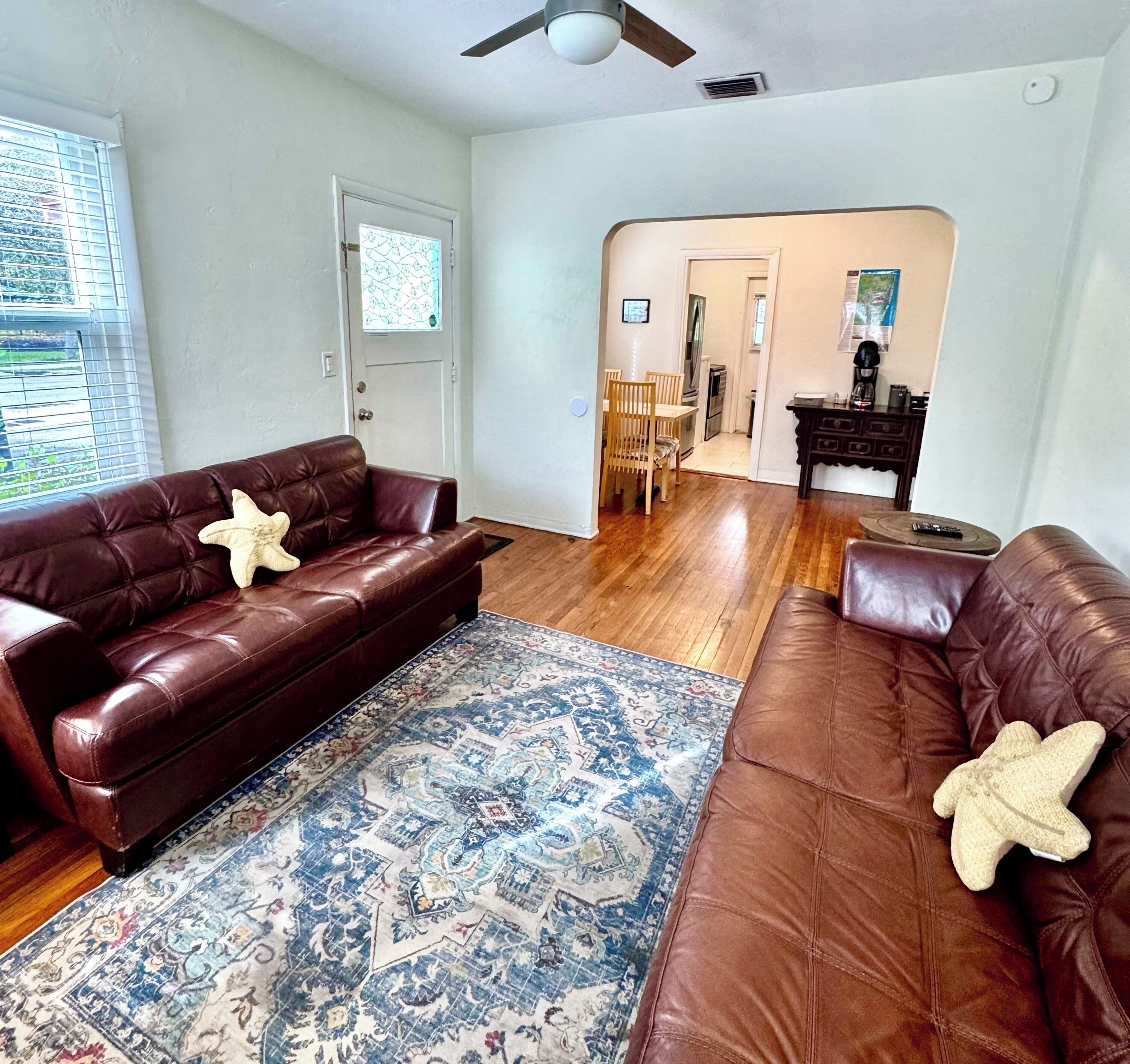 Smart-TV, peis og bøker