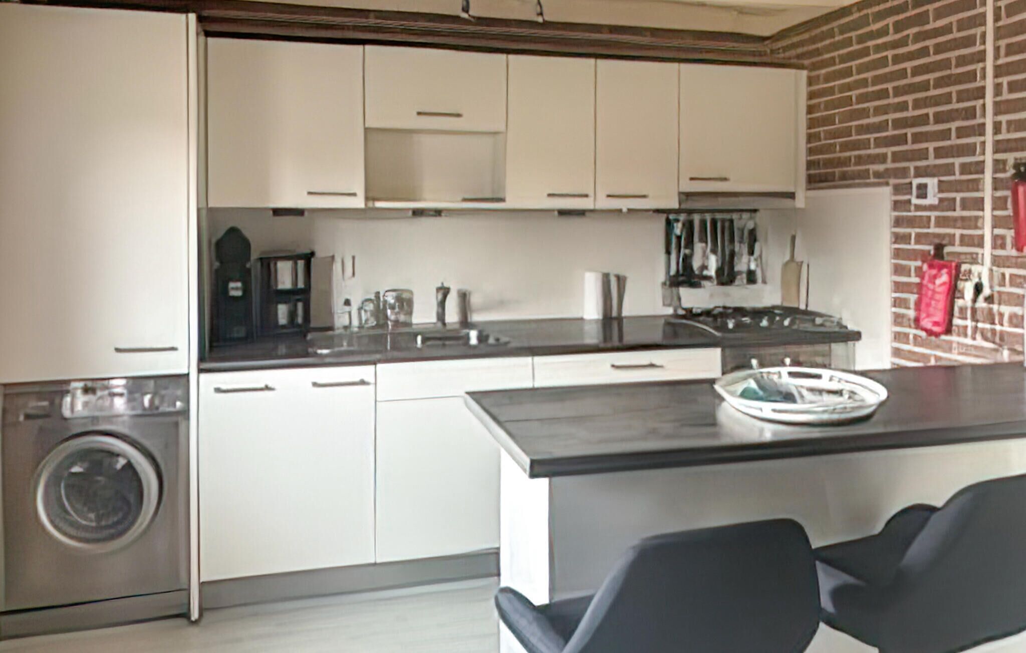 Réfrigérateur, plaque de cuisson, lave-vaisselle, cafetière/bouilloire