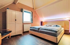 3 bedrooms, iron/ironing board, travel cot, free WiFi