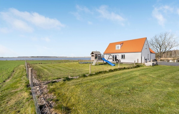 Children's area - Cozy home in Lundby with house sea view (Lundby)