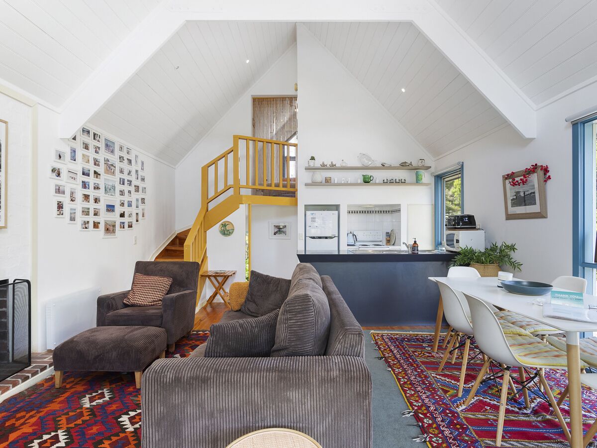 Flat-screen TV, fireplace, Netflix, DVD player