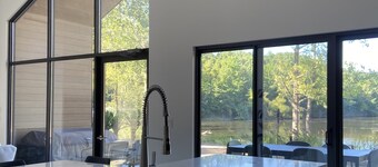Bright & Modern Home: Heated Pool Open 5/20-10/4