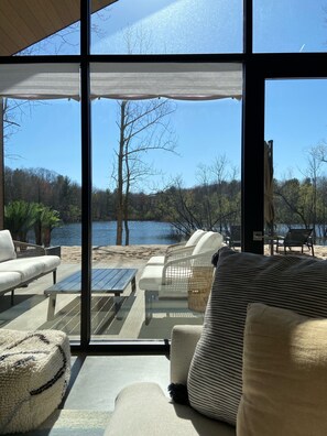 المنشأة من الداخل