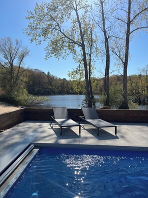 حمّام سباحة خار جي