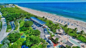 Beach nearby, sun-loungers, beach towels